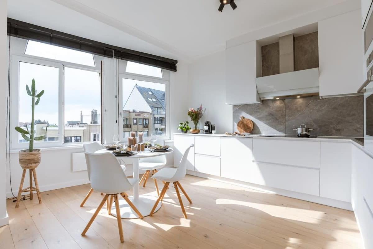 Huswell - Brand New Near The Blankenberge